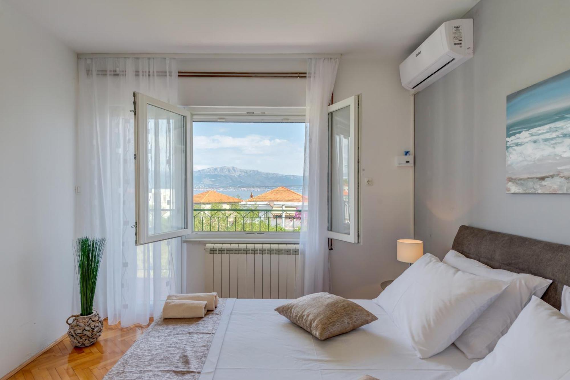 Apartments By The Sea Slatine, Ciovo - 11047 Room photo